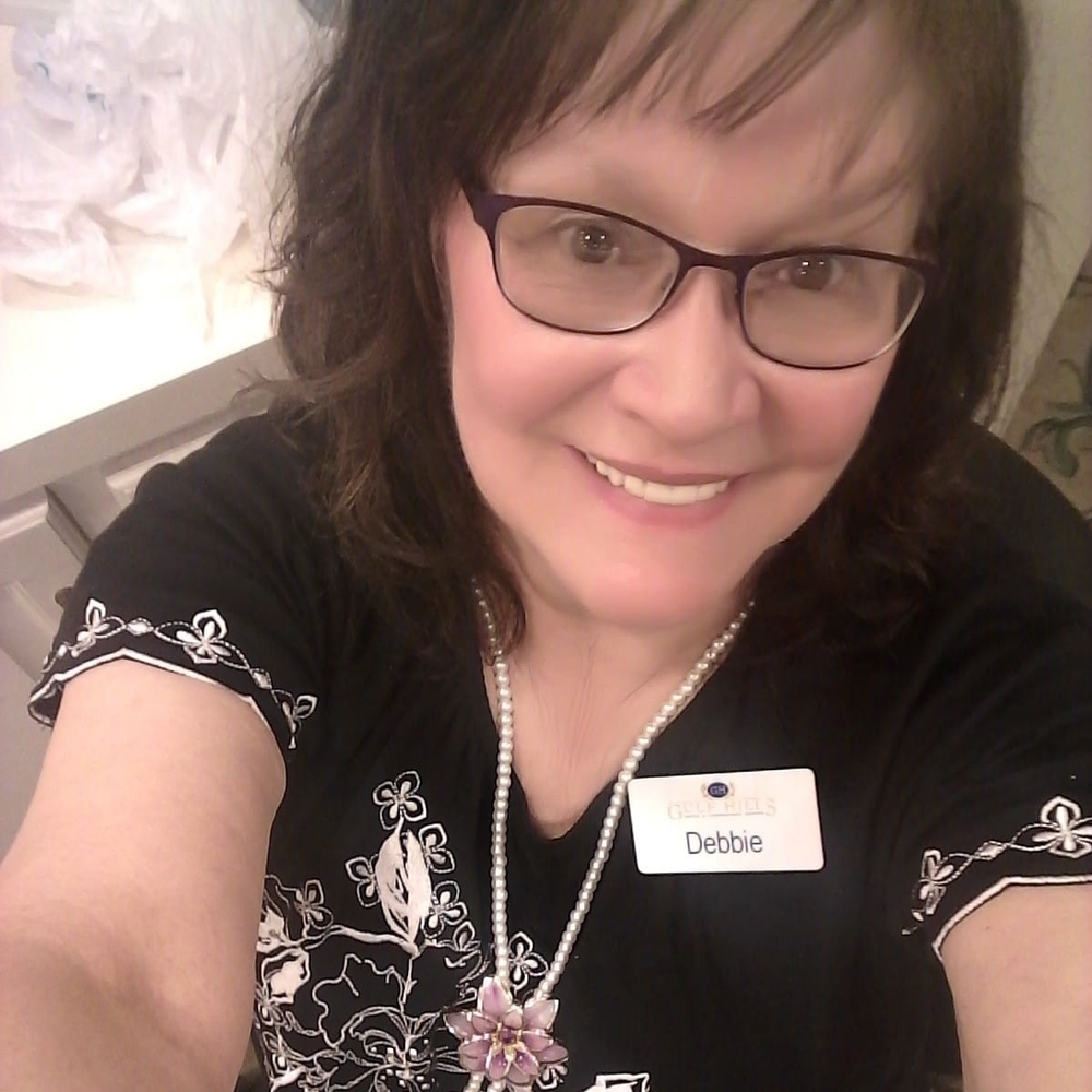 Meet your Posher, Debora